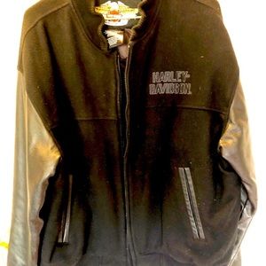 This says it’s a Large but fits like X-large